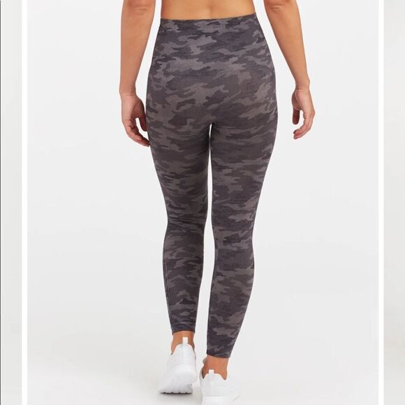 Spanx Look at Me Now Seamless Leggings - Picture 4 of 6